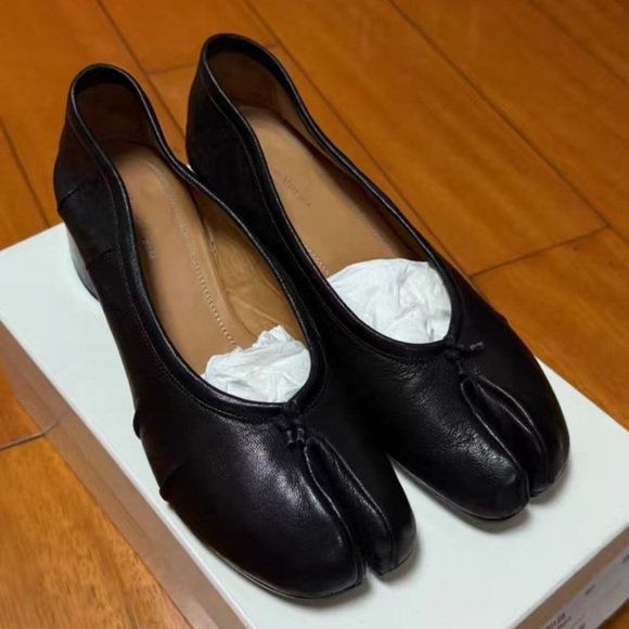 Maison Martin Margiela Shoes - Maison Martin Margiela Black Tabi Flats